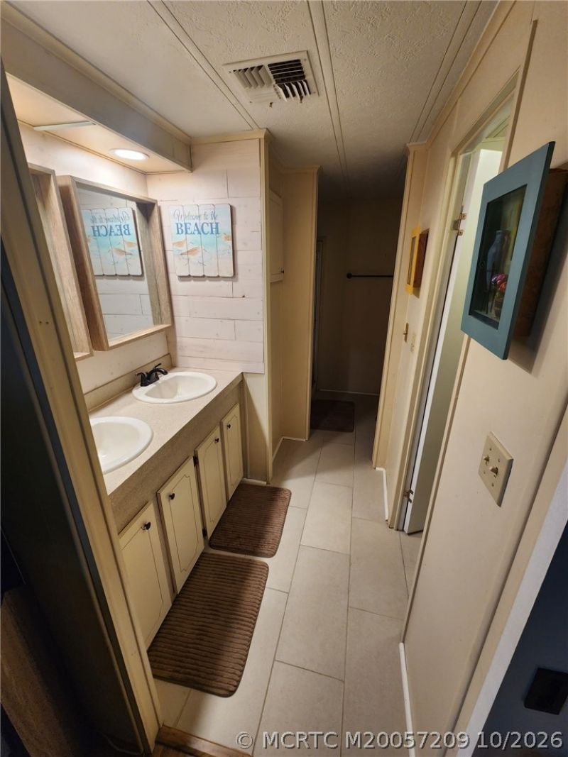 7937 SE Continental Drive , Hobe Sound, FL 33455 Photo