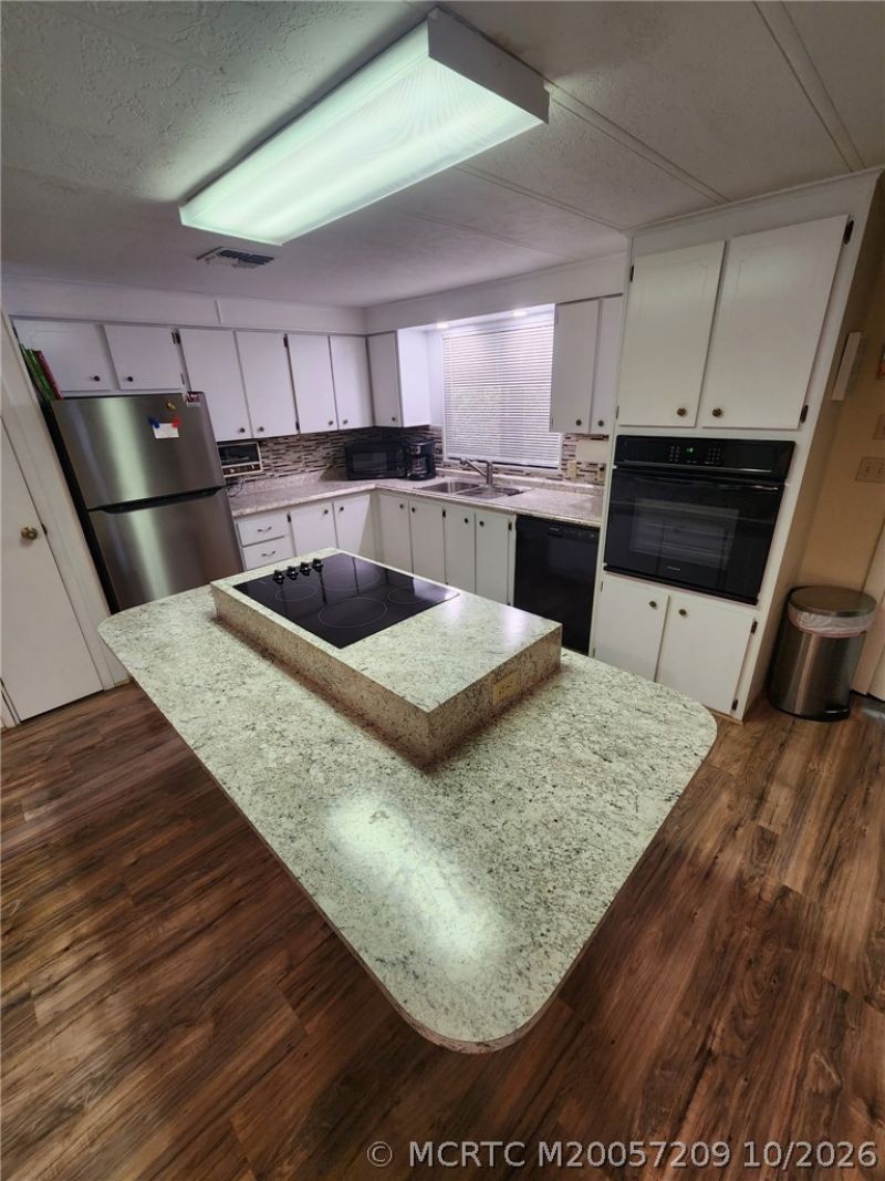 7937 SE Continental Drive , Hobe Sound, FL 33455 Photo