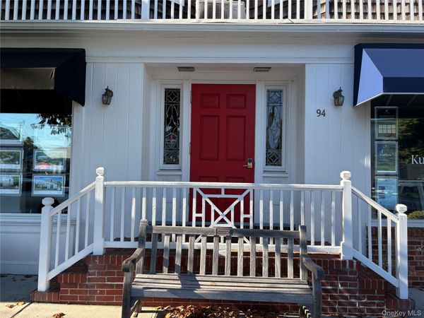 94 Main Street, Unit 1, Westhampton Beach, NY 11978