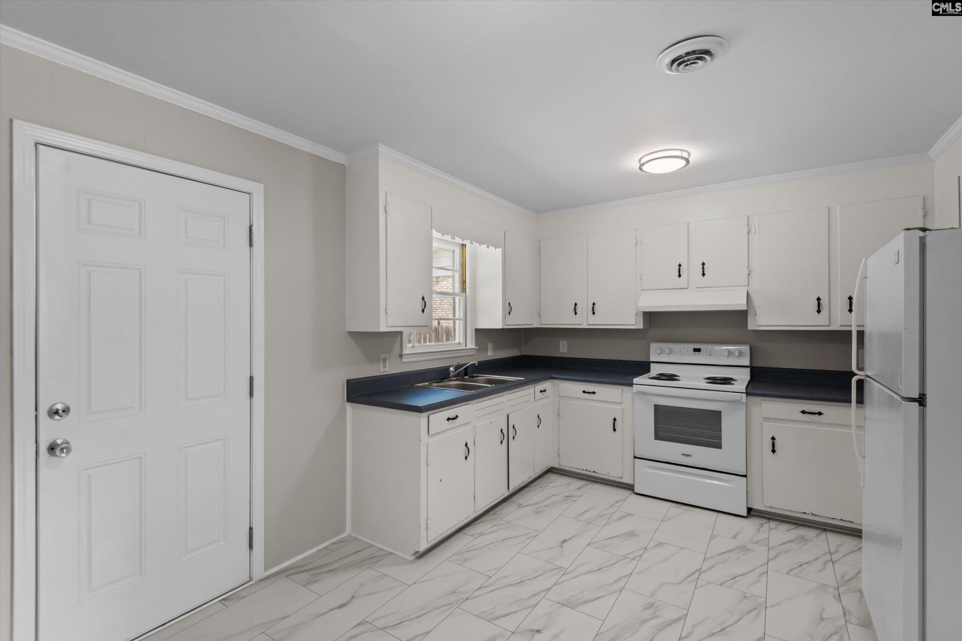 308 Westbridge Road  Photo 13