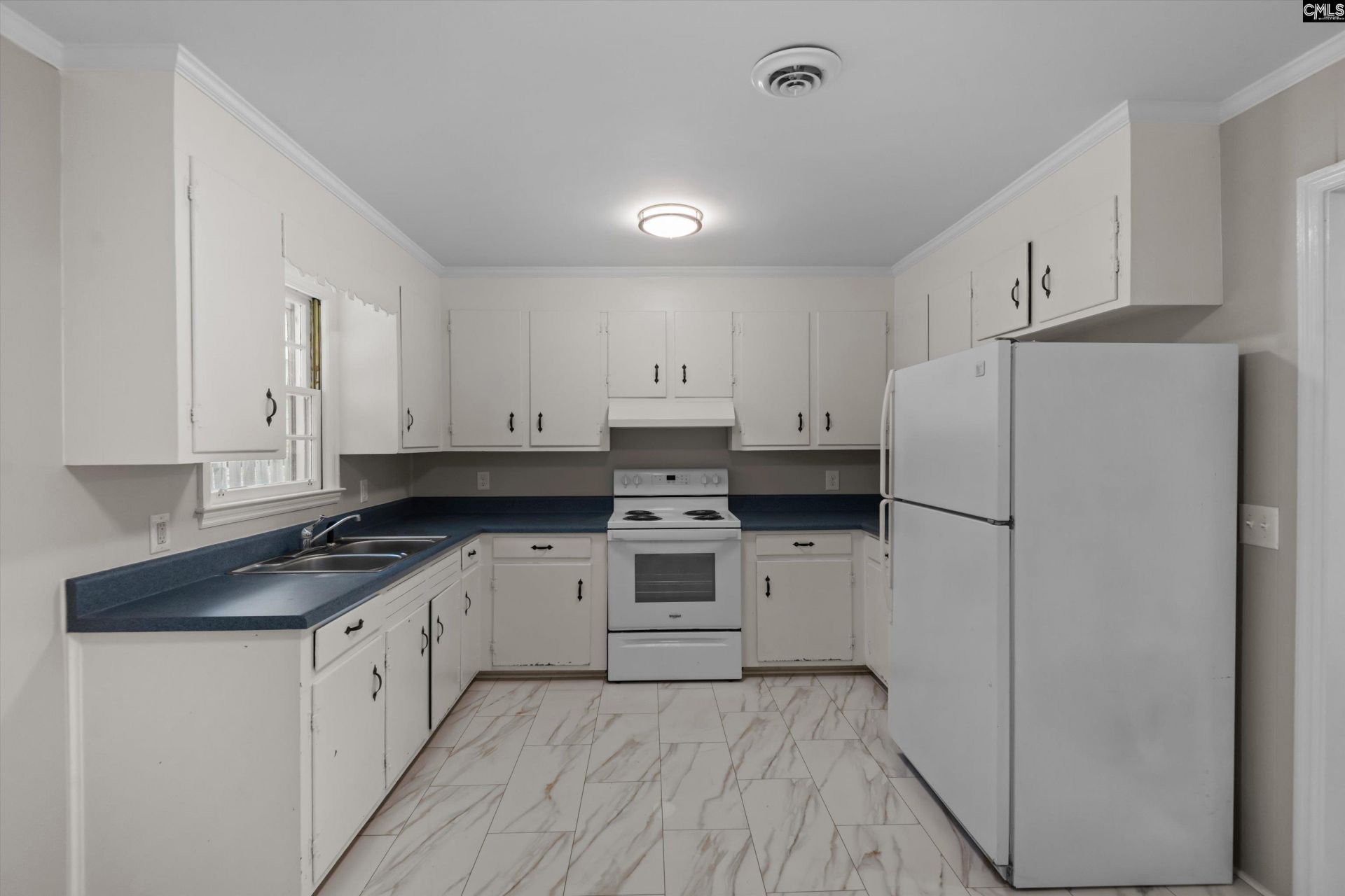 308 Westbridge Road  Photo 14