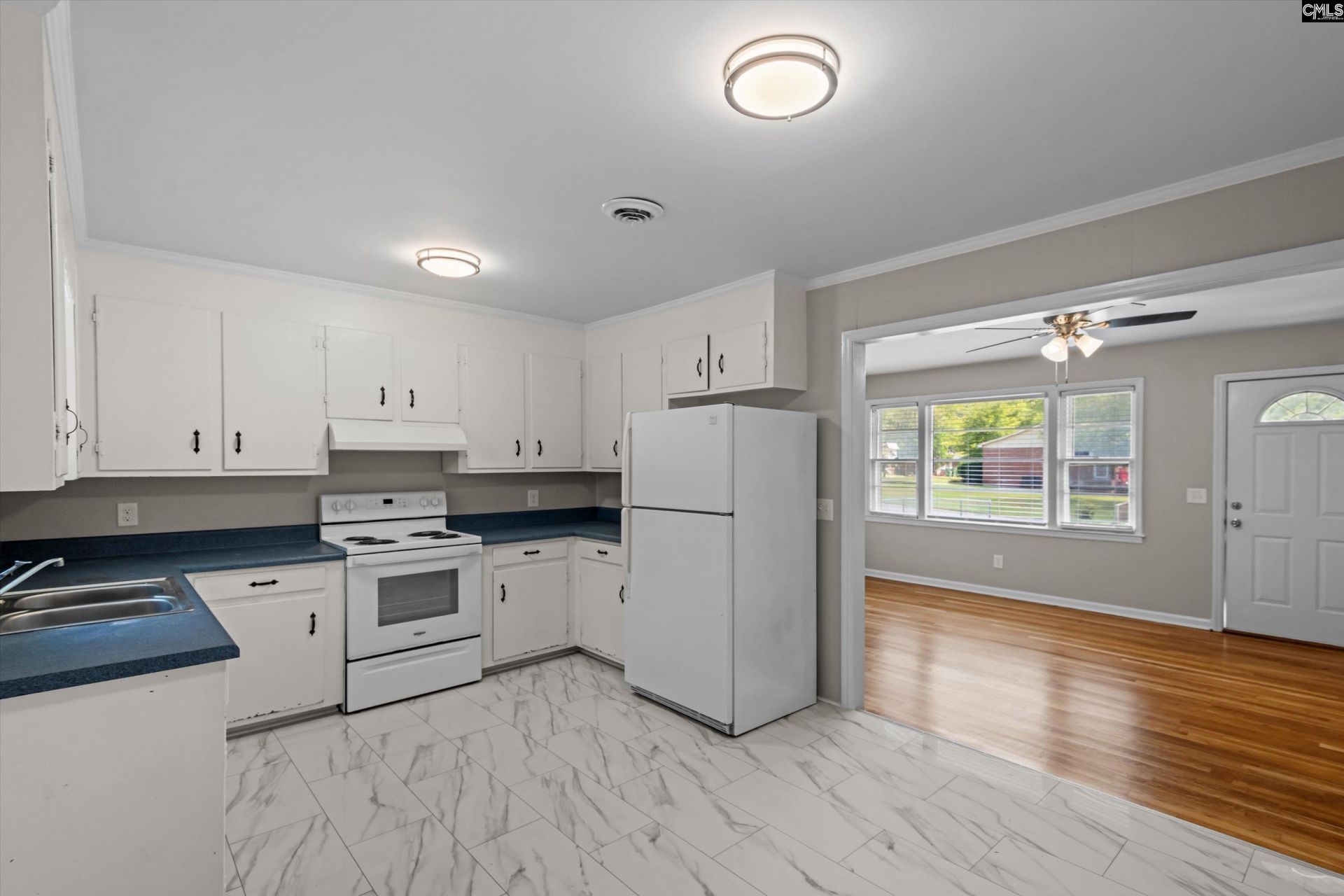 308 Westbridge Road  Photo 9