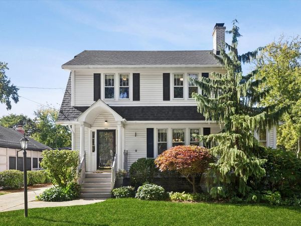 808 Howard Street , Wheaton, IL 60187