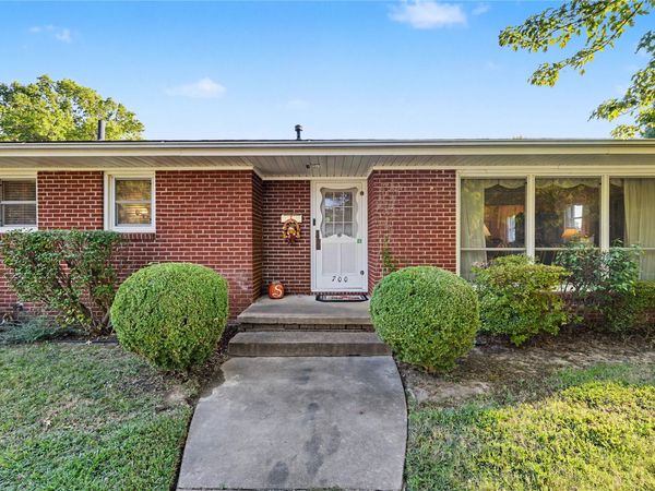 700 SE 10th Street , Pryor, OK 74361