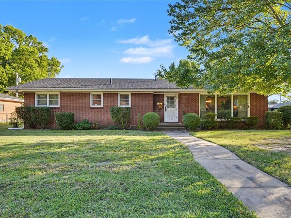 700 SE 10th Street , Pryor, OK 74361