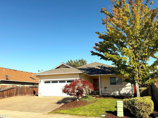 527 SW Wagner Meadows Drive, Grants Pass, OR 97526