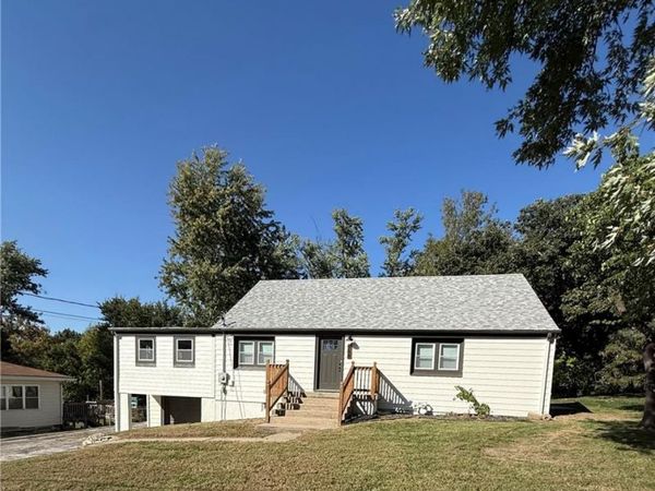808 NE Russell Road, Kansas City, MO 64116