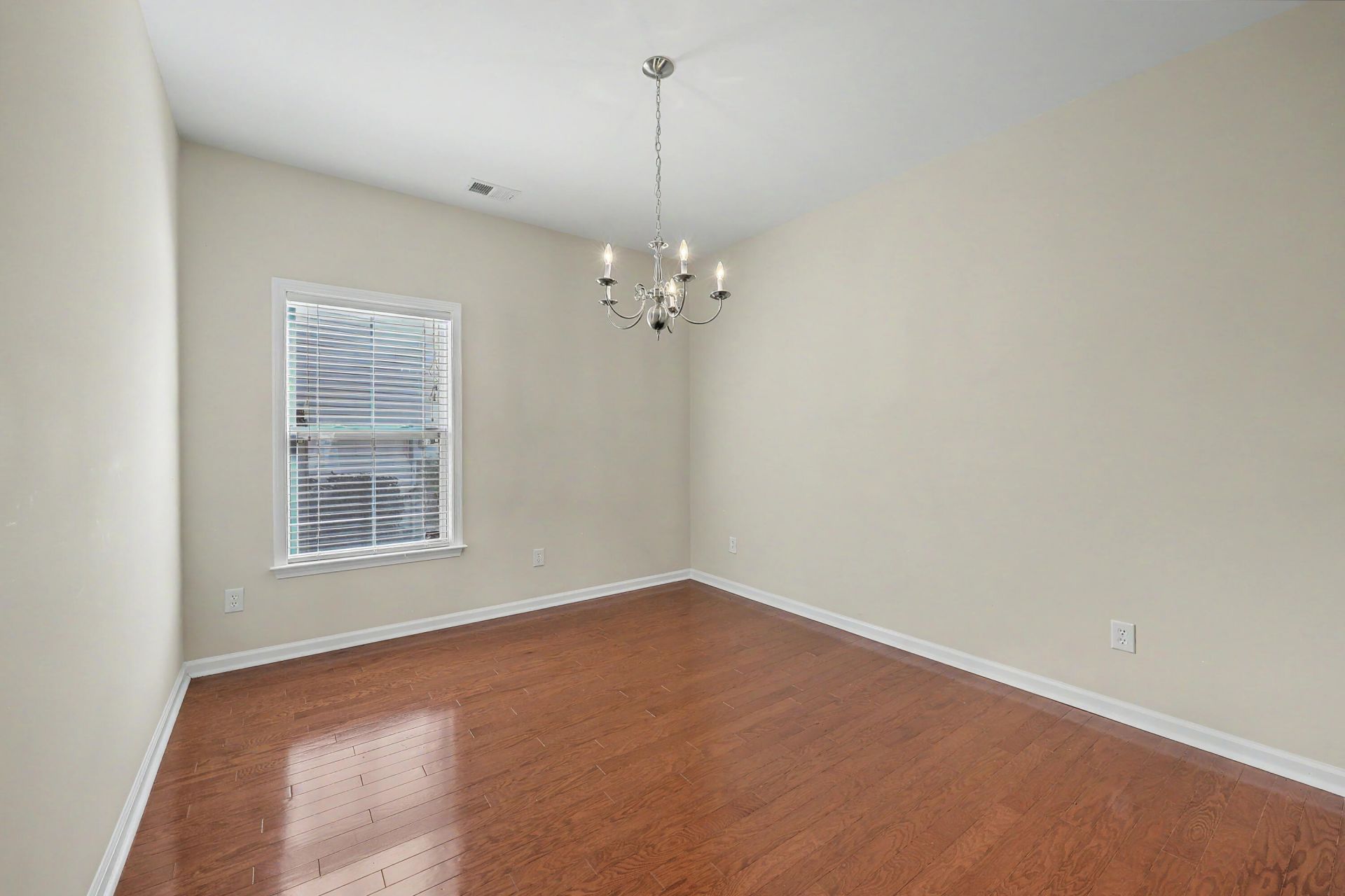 3804 Annapolis Way Photo 5