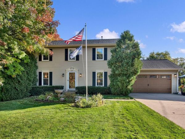 2215 W Mangold AVENUE, Milwaukee, WI 53221