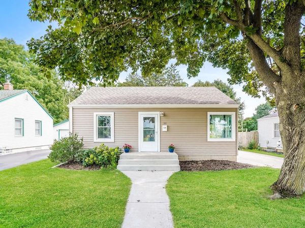 181 Walton AVENUE, Waukesha, WI 53186