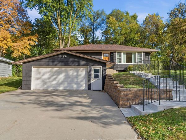 443 Eldridge Avenue W, Roseville, MN 55113