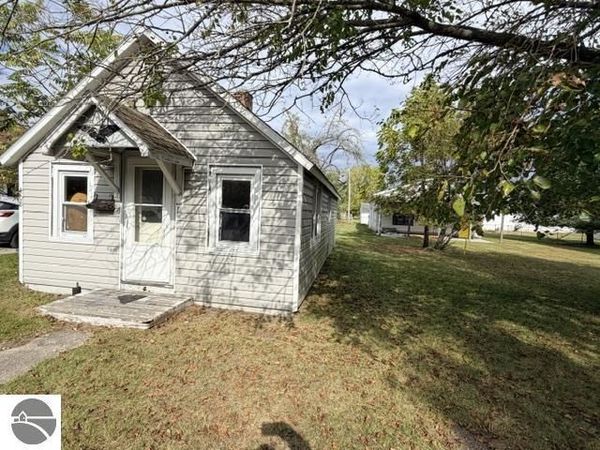 406 Washington Street, East Tawas, MI 48730