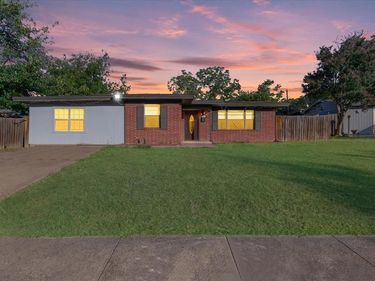 13521 Flagstone Lane, Dallas, TX 75240