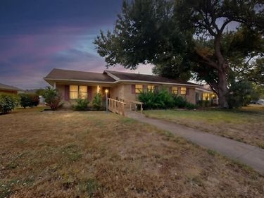 2616 Mossglen Drive, Dallas, TX 75227