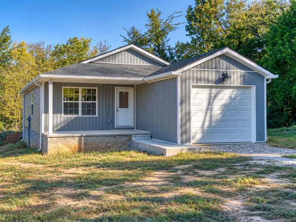 911 E 2nd Street , Russellville, KY 42276