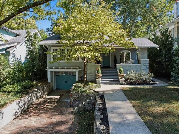 6027 BROOKSIDE Boulevard, Kansas City, MO 64113