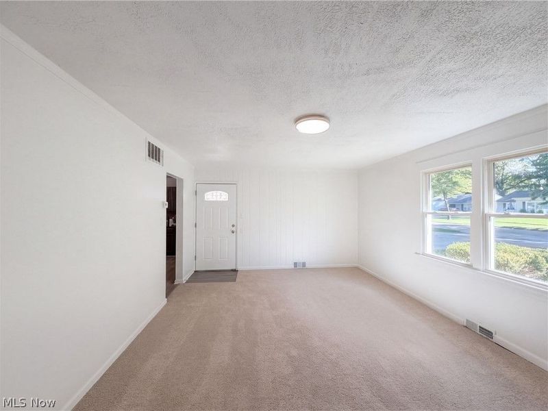 9022 Manorford Drive, Cleveland, OH 44130 Photo 3