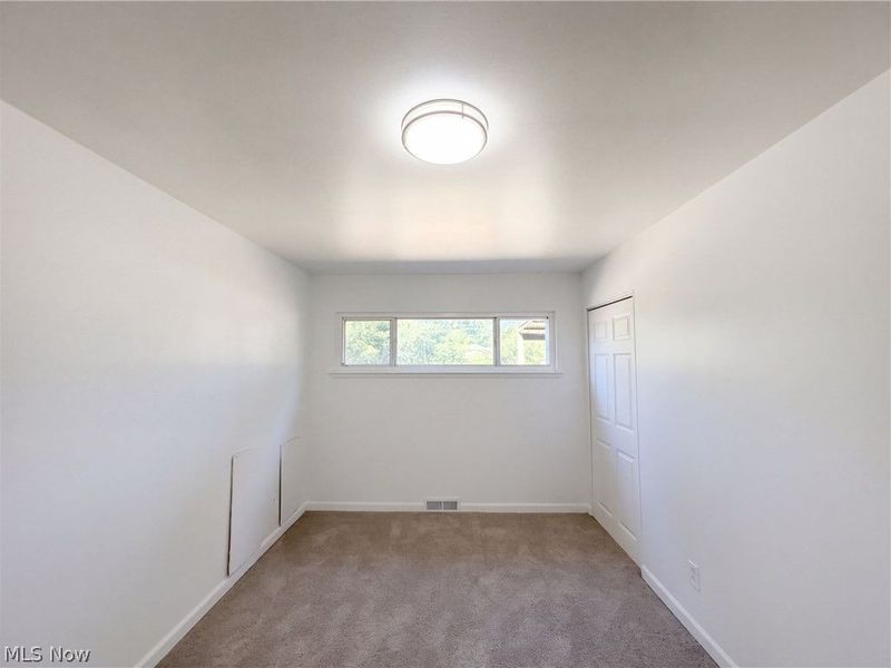 9022 Manorford Drive, Cleveland, OH 44130 Photo 4