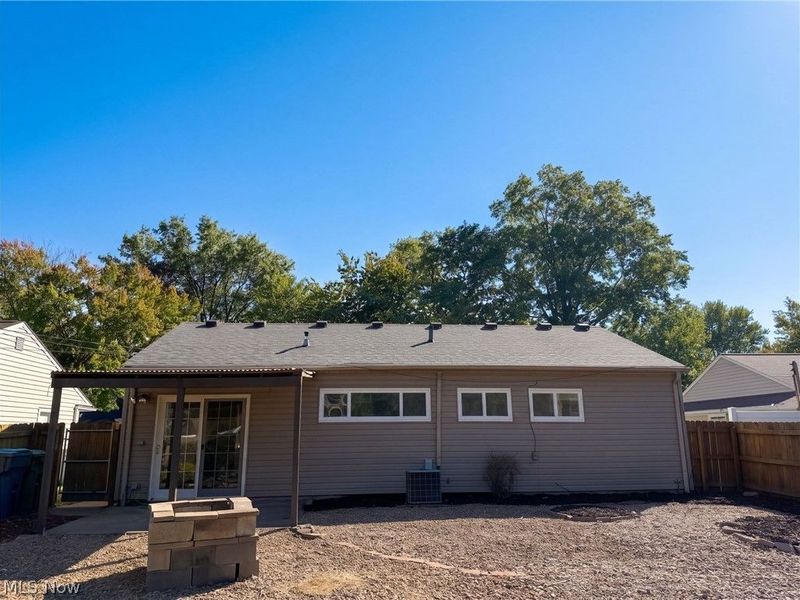9022 Manorford Drive, Cleveland, OH 44130 Photo 5