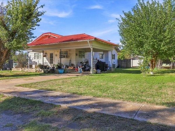 313 S Magnolia Avenue, Erick, OK 73645