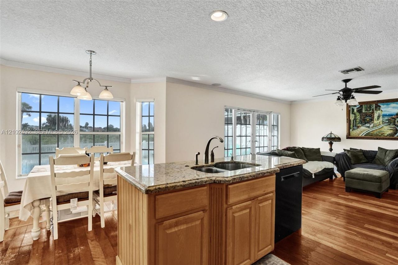 7860 NW 28th St , Margate, FL 33063 Photo