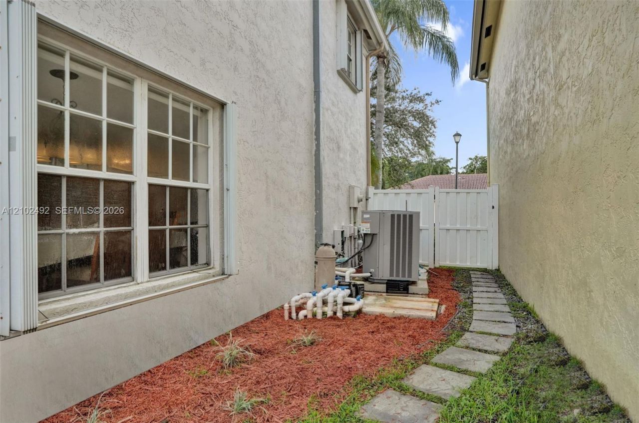 7860 NW 28th St , Margate, FL 33063 Photo