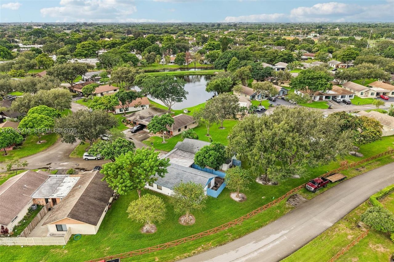 3721 W Valley Green Dr , Unit 48, Davie, FL 33328 Photo