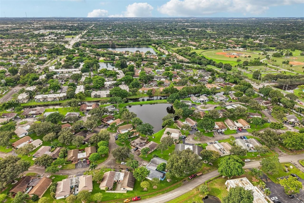 3721 W Valley Green Dr , Unit 48, Davie, FL 33328 Photo