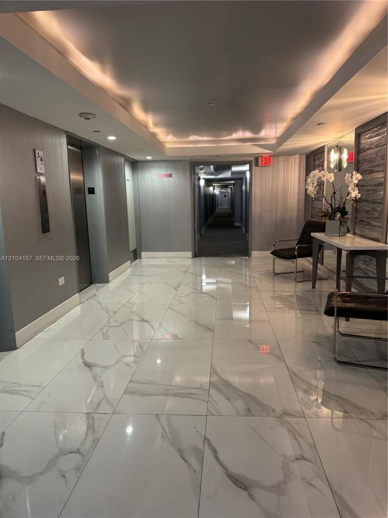 5055 Collins Ave , Unit 8N, Miami Beach, FL 33140 Photo