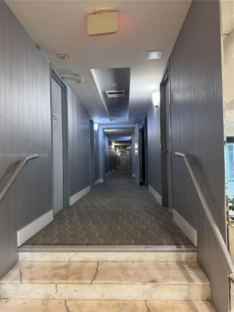 5055 Collins Ave , Unit 8N, Miami Beach, FL 33140 Photo