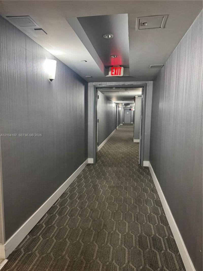 5055 Collins Ave , Unit 8N, Miami Beach, FL 33140 Photo