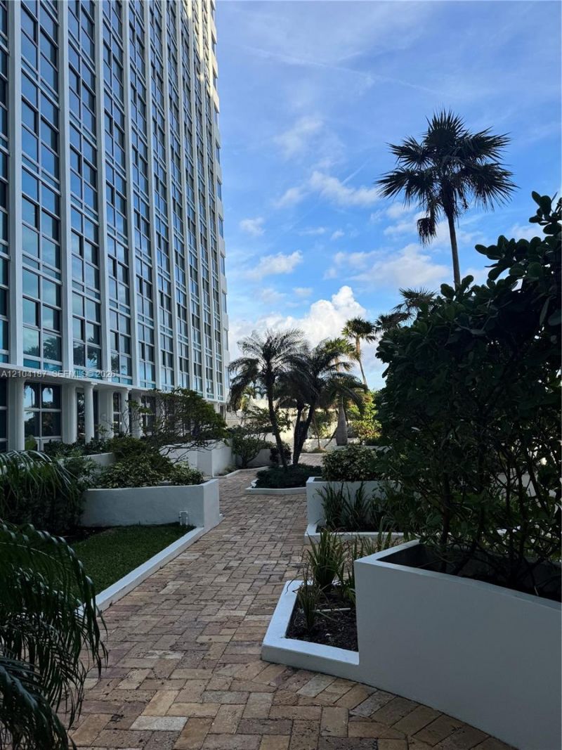 5055 Collins Ave , Unit 8N, Miami Beach, FL 33140 Photo