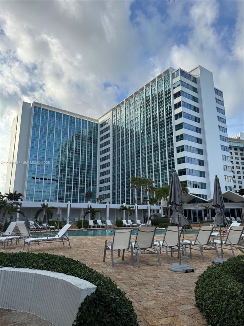5055 Collins Ave , Unit 8N, Miami Beach, FL 33140 Photo