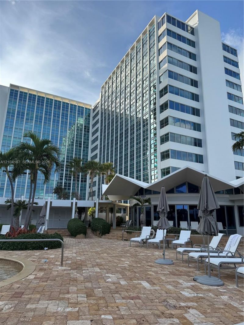 5055 Collins Ave , Unit 8N, Miami Beach, FL 33140 Photo