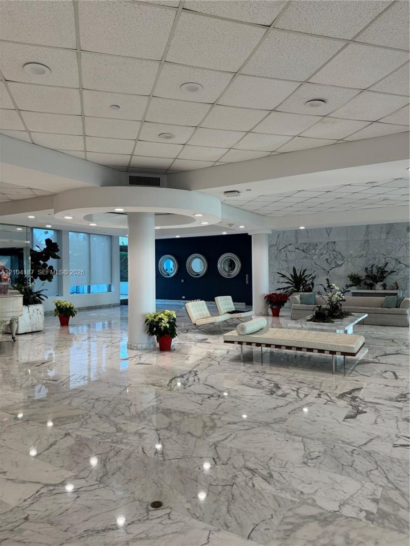 5055 Collins Ave , Unit 8N, Miami Beach, FL 33140 Photo