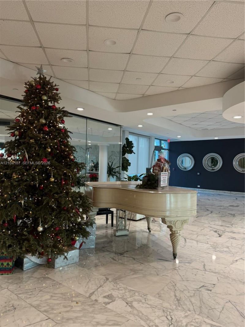 5055 Collins Ave , Unit 8N, Miami Beach, FL 33140 Photo