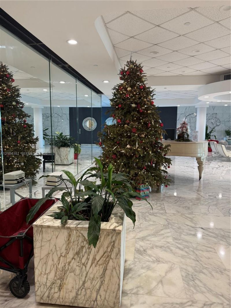5055 Collins Ave , Unit 8N, Miami Beach, FL 33140 Photo