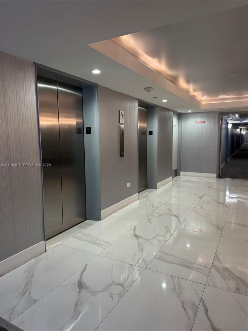 5055 Collins Ave , Unit 8N, Miami Beach, FL 33140 Photo
