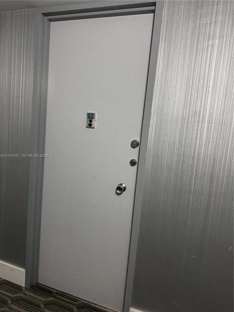 5055 Collins Ave , Unit 8N, Miami Beach, FL 33140 Photo