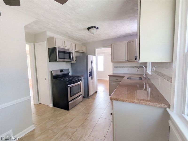 3659 Fenley Road, Cleveland, OH 44121 Photo 2