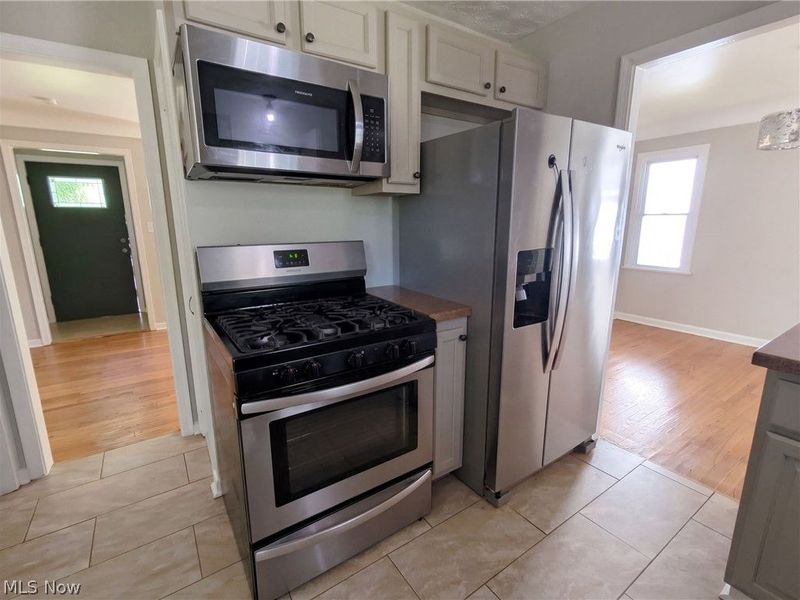 3659 Fenley Road, Cleveland, OH 44121 Photo 8