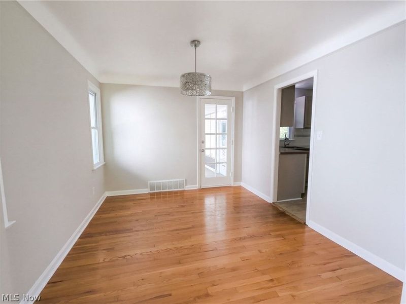 3659 Fenley Road, Cleveland, OH 44121 Photo 9