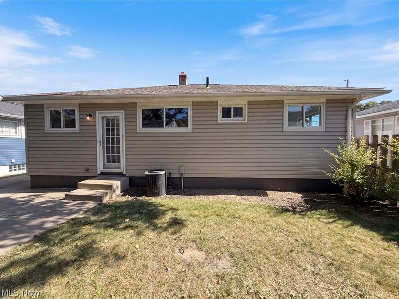6076 Robert Drive, Brook Park, OH 44142 Photo 5