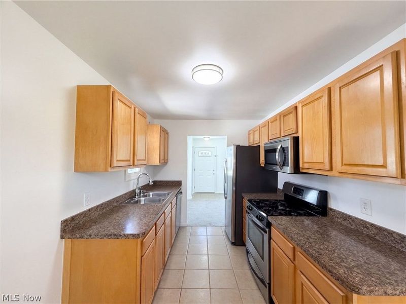 6076 Robert Drive, Brook Park, OH 44142 Photo 9