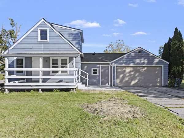 404 Pershing Avenue, MACHESNEY PARK, IL 61115