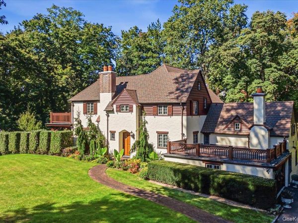 84 Luquer Road , Manhasset, NY 11030