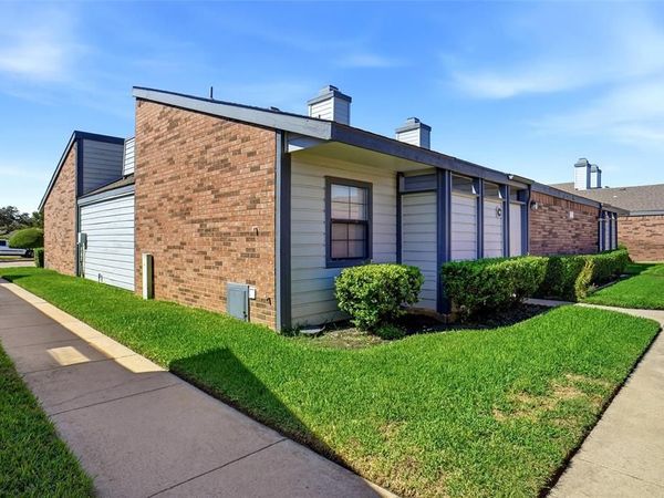 636 Bellaire Drive, Unit C, Hurst, TX 76053