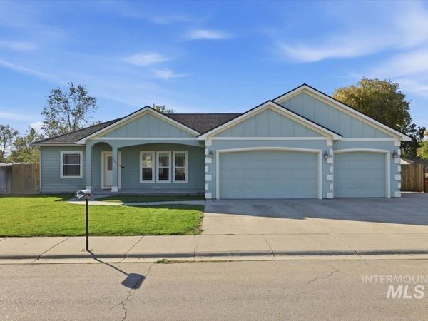 1487 NE Cinder Loop, Mountain Home, ID 83647