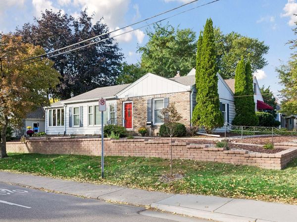 899 Fairview Avenue S, Saint Paul, MN 55116