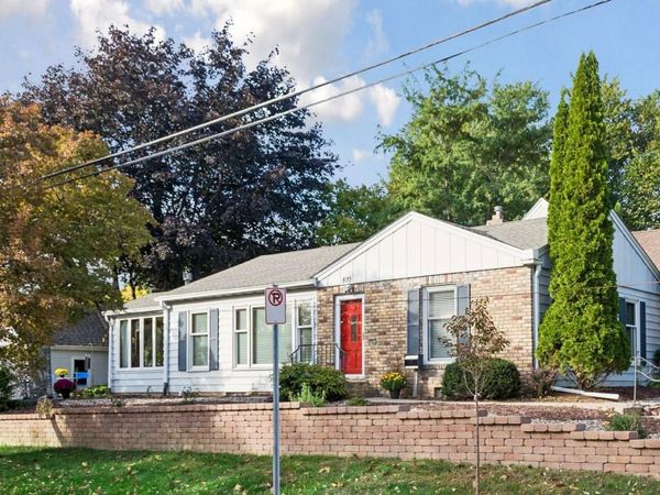899 Fairview Avenue S, Saint Paul, MN 55116
